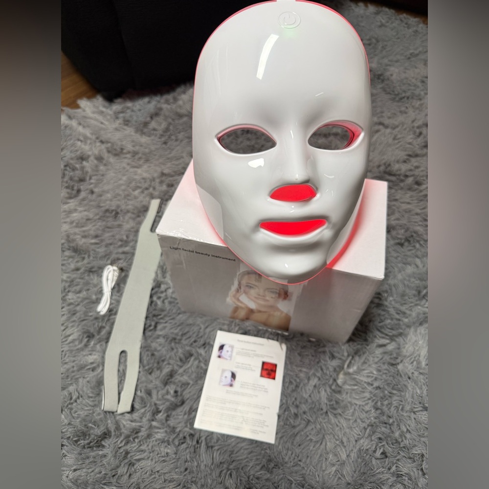 LED Light Therapy Facial Mask